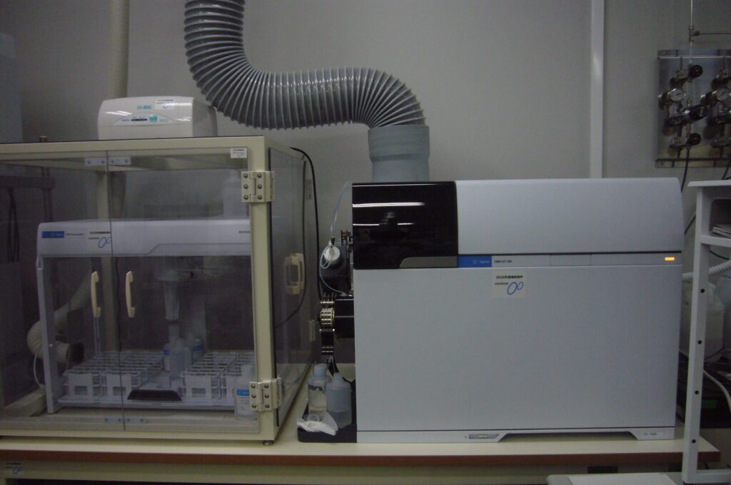 ICP質量分析装置の外観