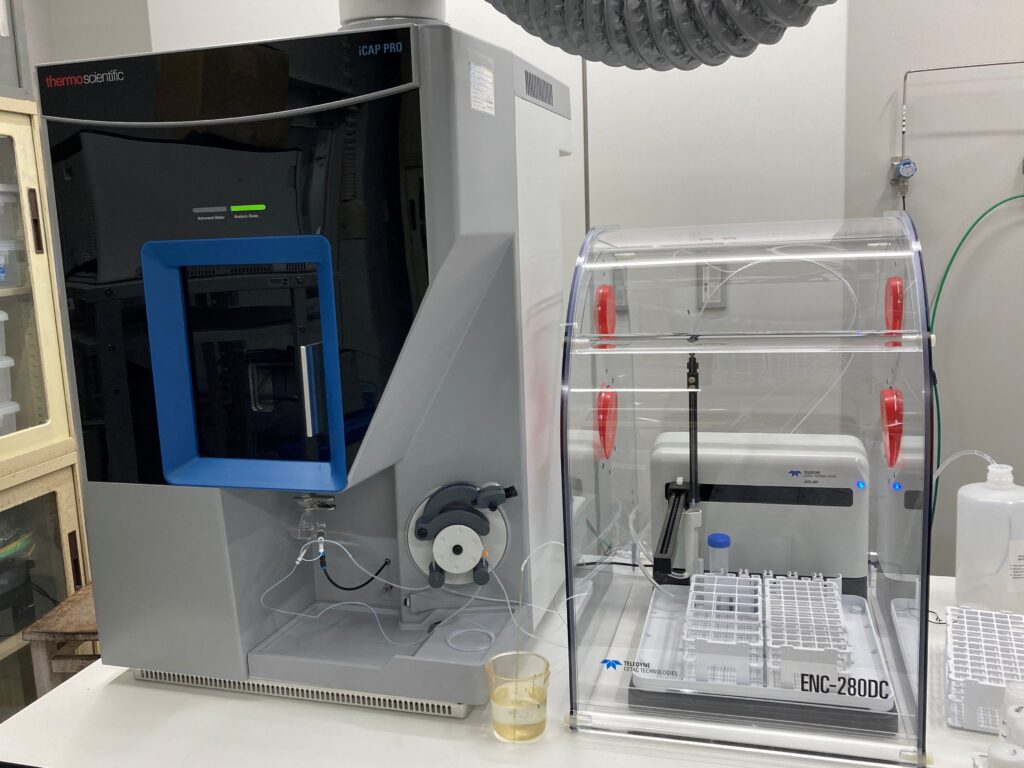 ICP発光分析装置の外観