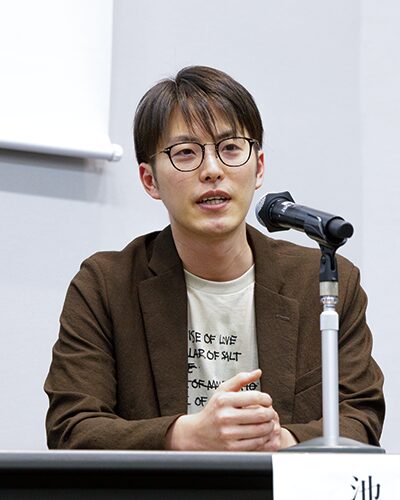 対談中の池坊 専宗 氏