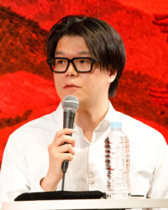 小松 氏